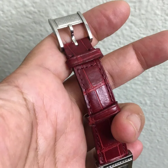 🖤BURBERRY Diamond bezel watch with red alligator straps